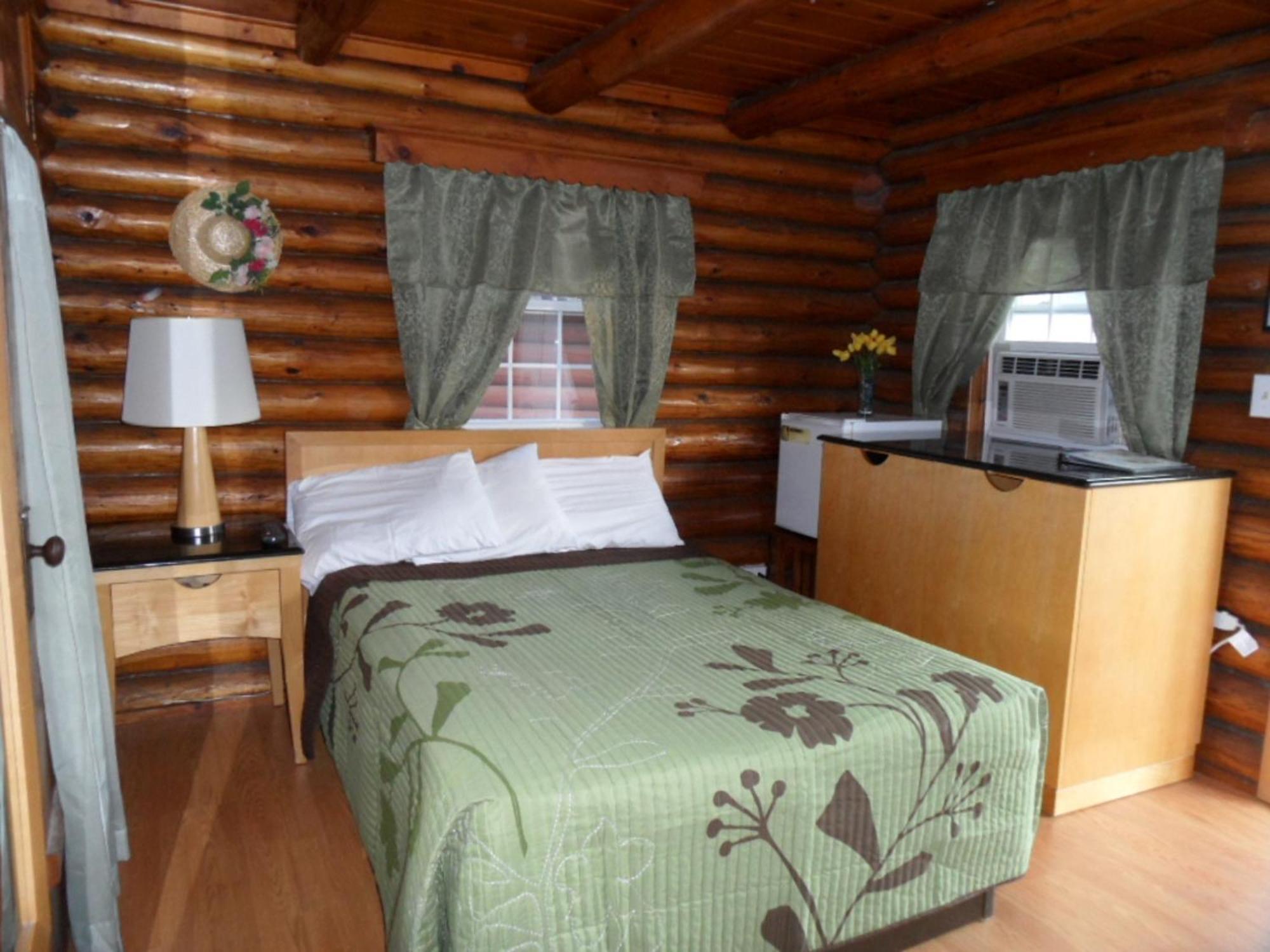 Seven Dwarfs Cabin - On The Brook Cabins Lake George Rom bilde