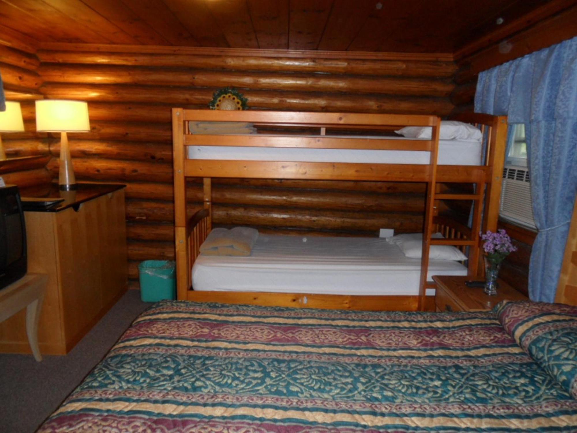 Seven Dwarfs Cabin - On The Brook Cabins Lake George Rom bilde