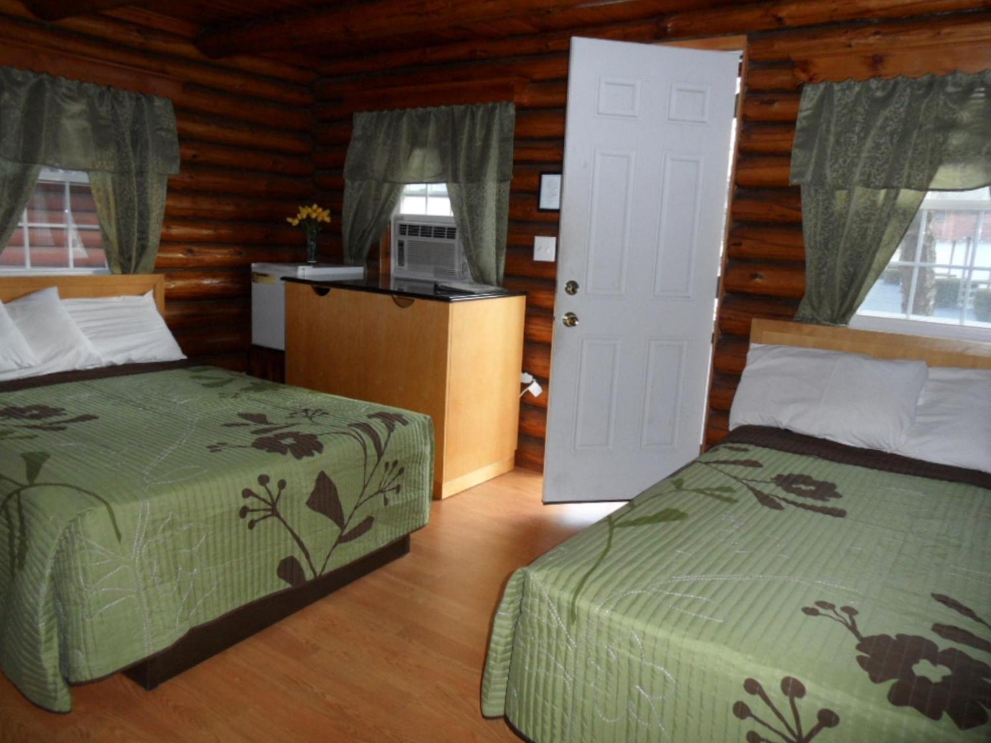 Seven Dwarfs Cabin - On The Brook Cabins Lake George Rom bilde