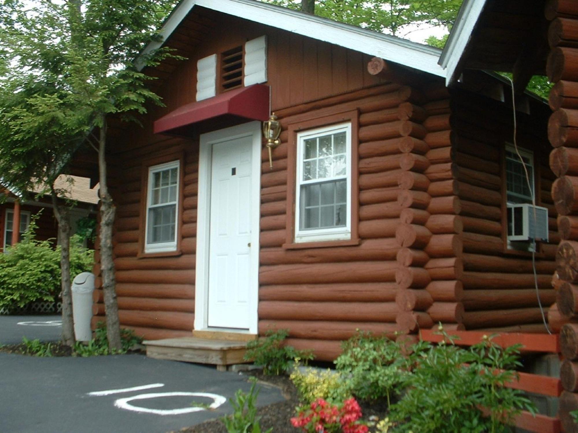 Seven Dwarfs Cabin - On The Brook Cabins Lake George Rom bilde