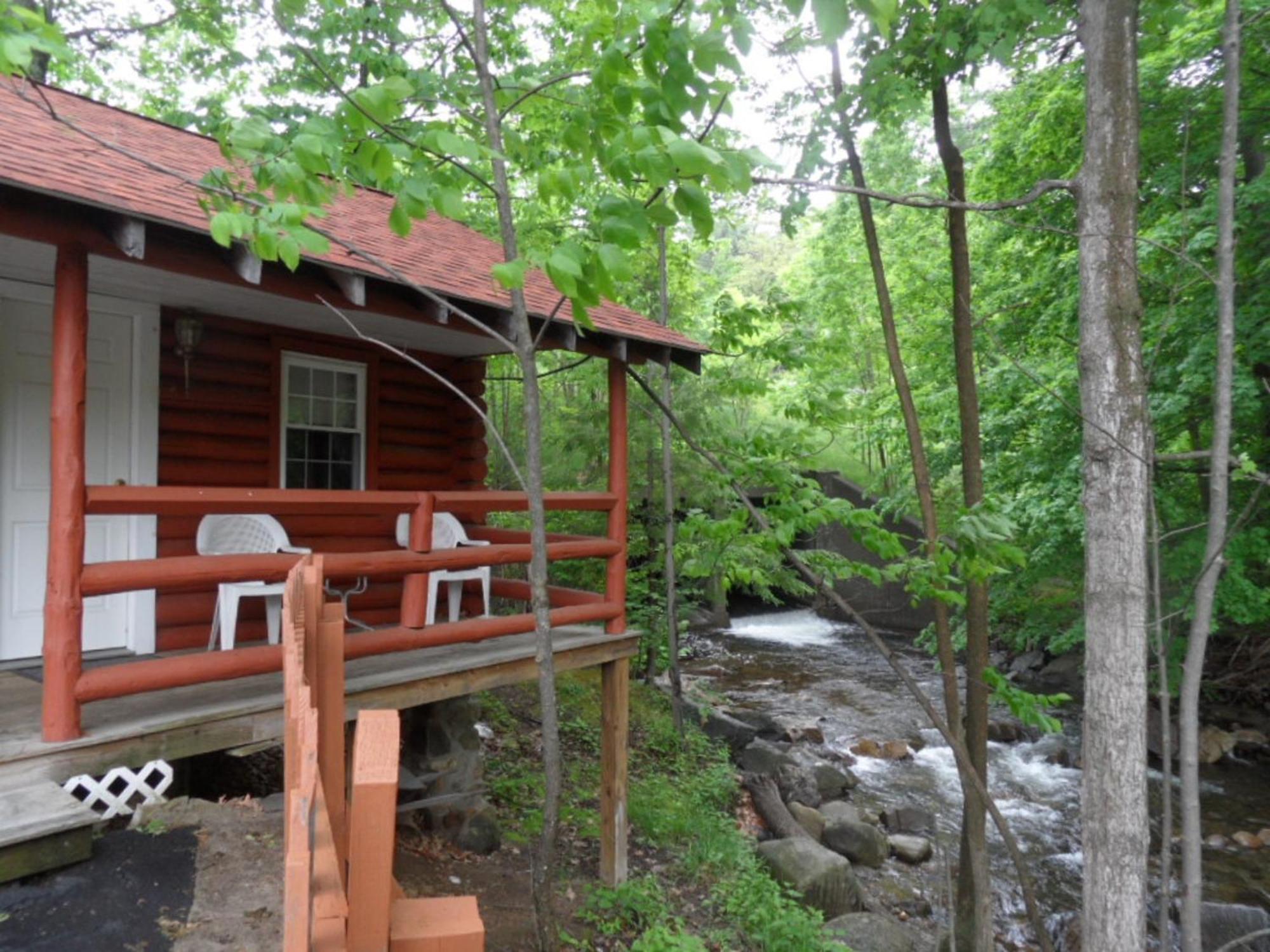 Seven Dwarfs Cabin - On The Brook Cabins Lake George Rom bilde
