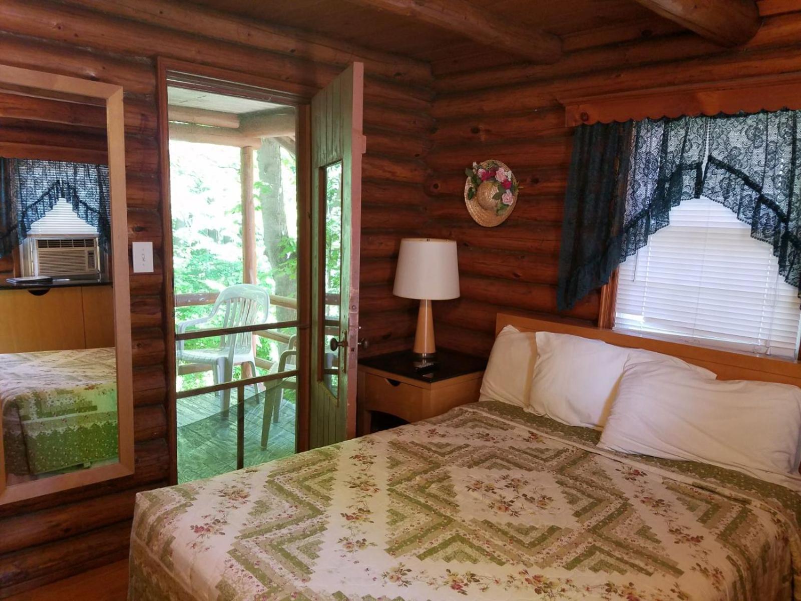 Seven Dwarfs Cabin - On The Brook Cabins Lake George Eksteriør bilde
