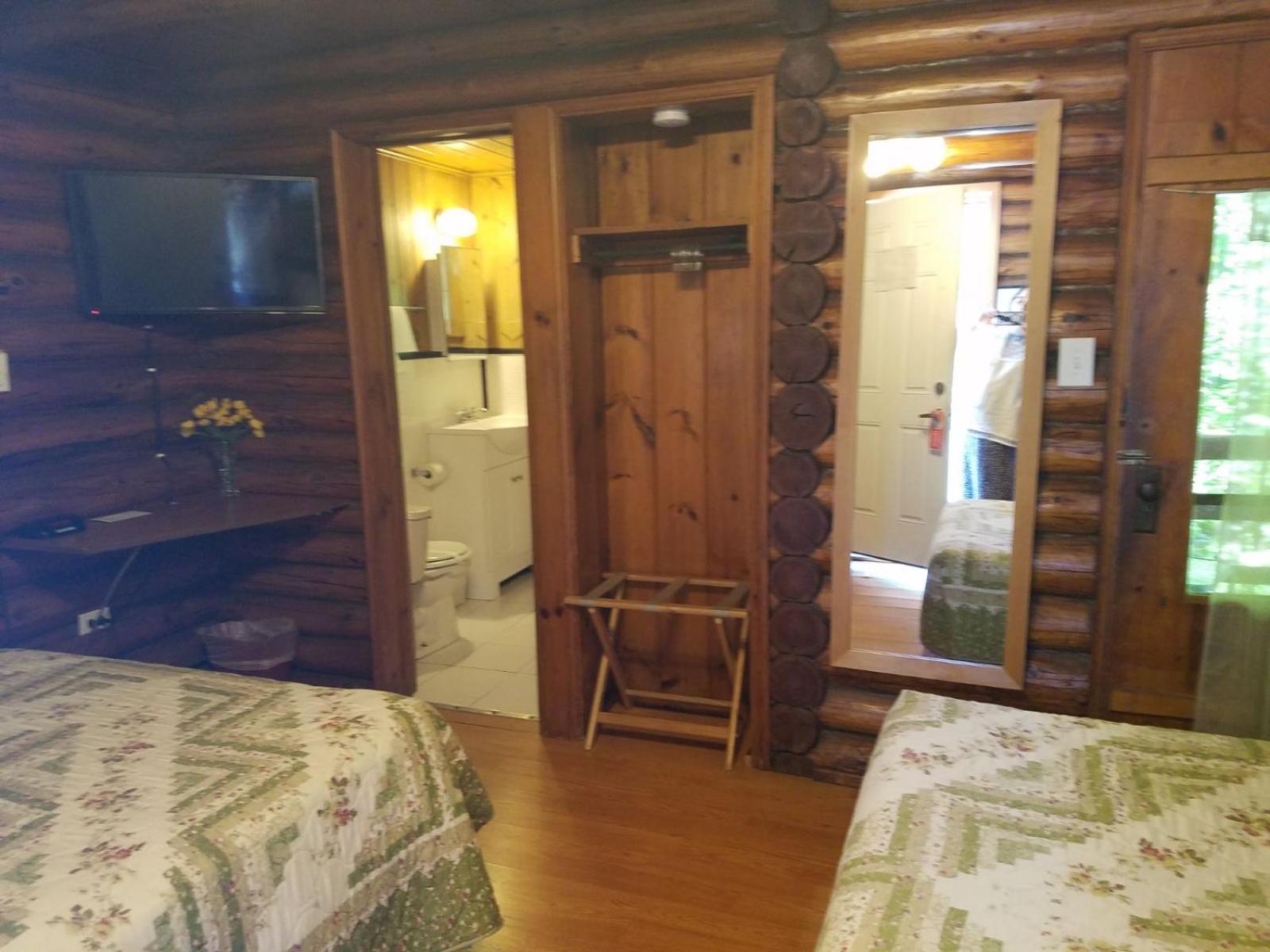 Seven Dwarfs Cabin - On The Brook Cabins Lake George Eksteriør bilde