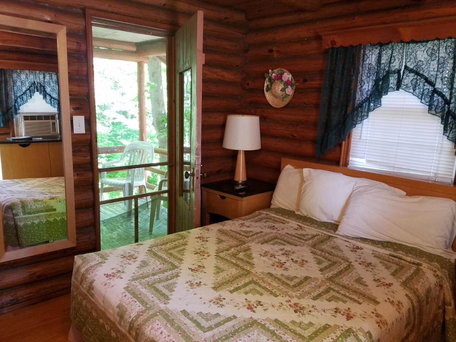 Seven Dwarfs Cabin - On The Brook Cabins Lake George Eksteriør bilde